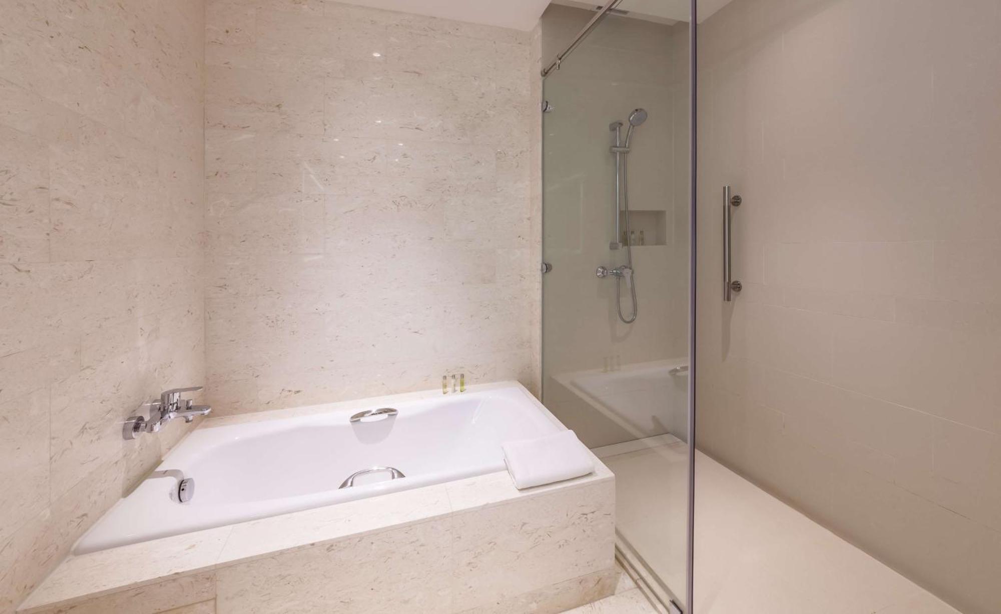Hilton Garden Inn Hong Kong Mongkok Dış mekan fotoğraf